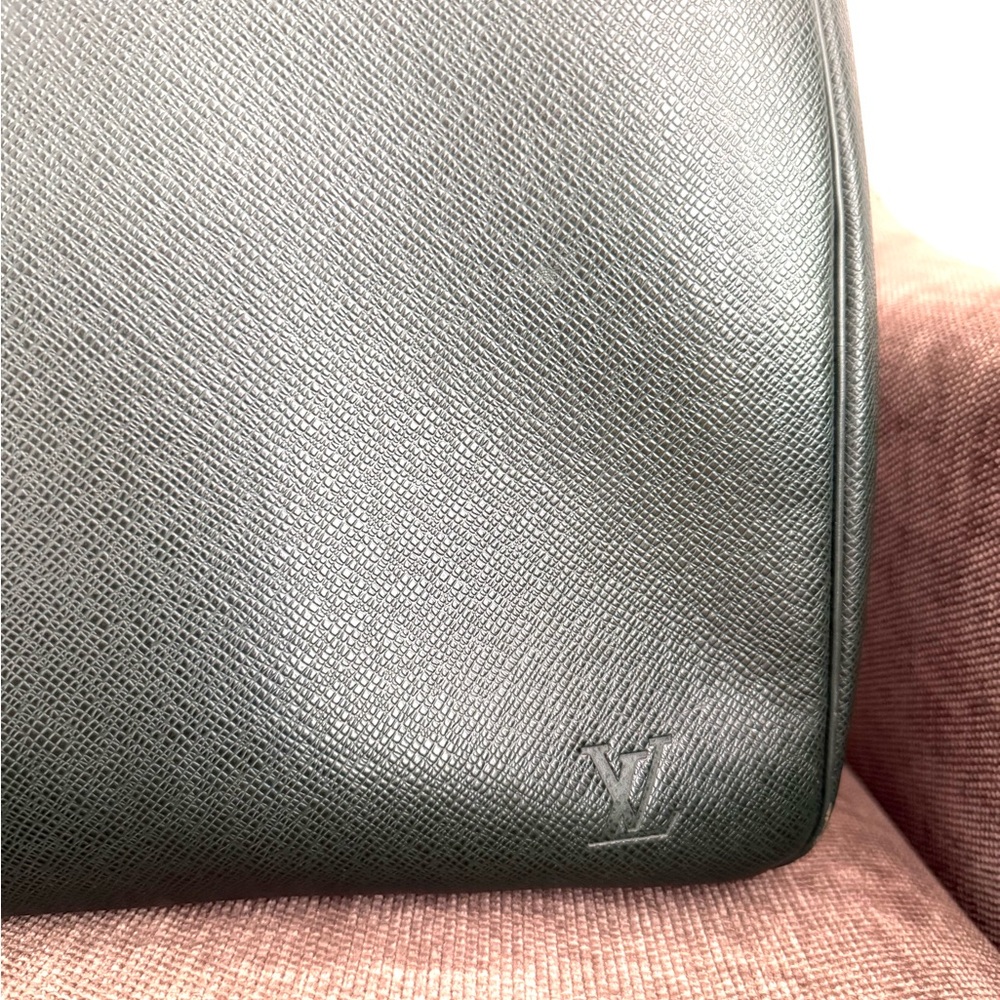 Authentic Louis Vuitton Epicea Taiga Leather Helanga En Poche Travel Bag M30104 - Picture 6 of 16